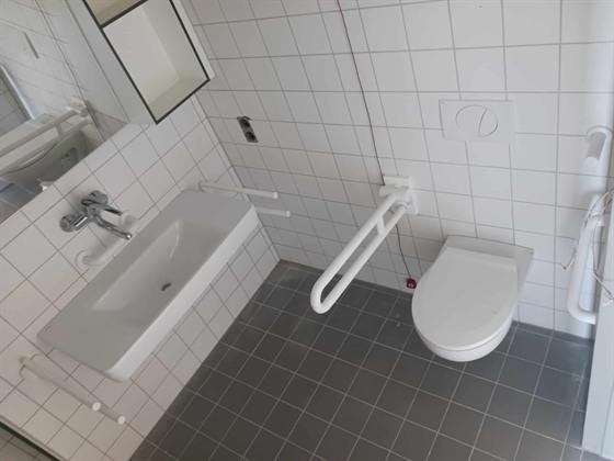 Dokončená kúpeľňa so sanitou